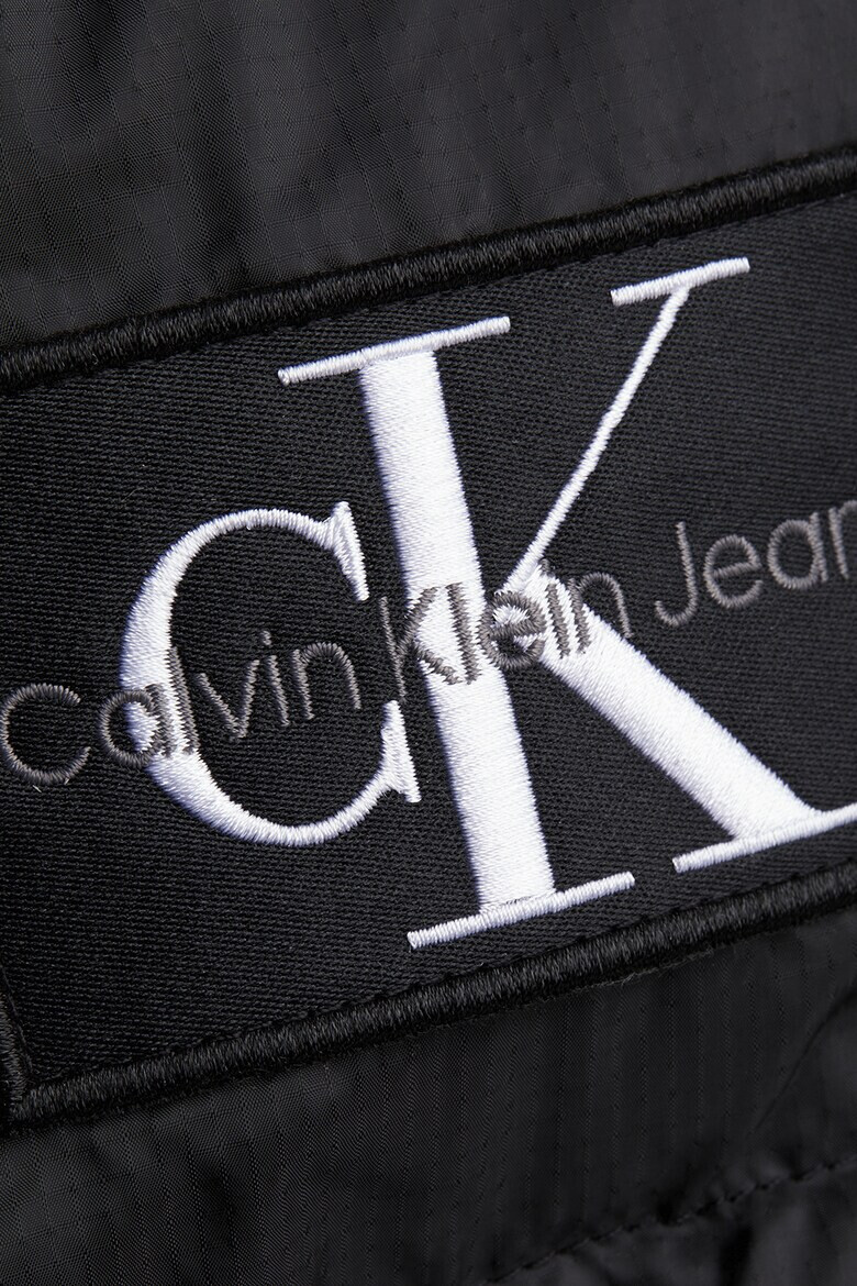 CALVIN KLEIN JEANS Ватирано зимно яке с качулка - Pepit.bg