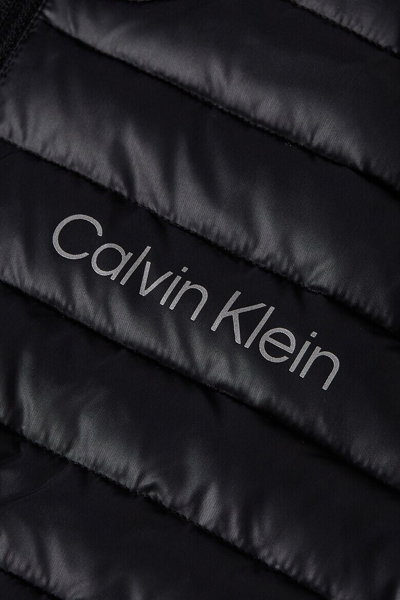 CALVIN KLEIN Олекотено яке с качулка - Pepit.bg