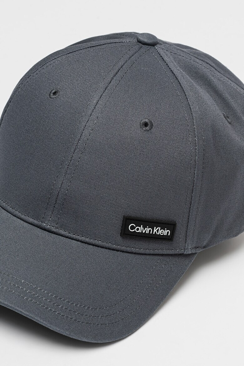 CALVIN KLEIN Памучна шапка Essential Patch - Pepit.bg