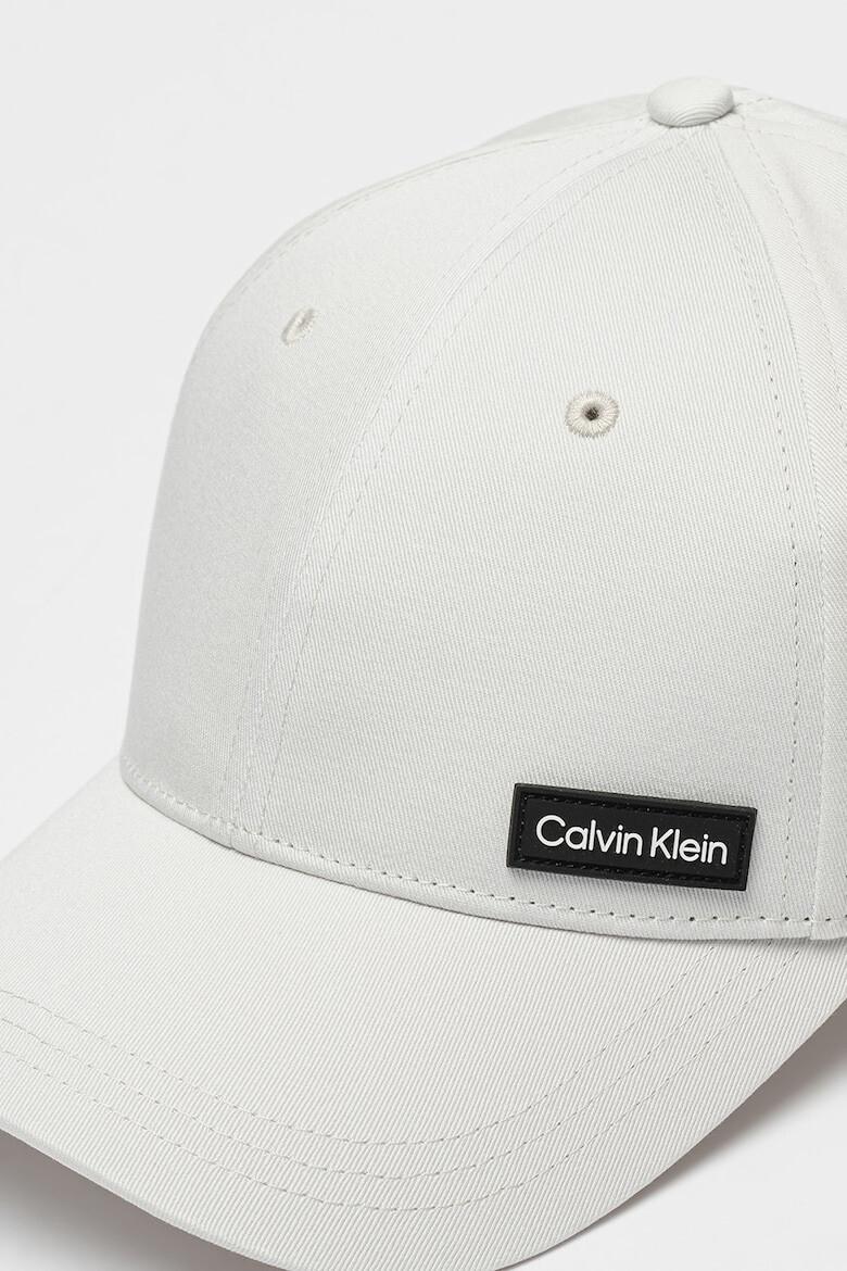 CALVIN KLEIN Памучна шапка Essential Patch - Pepit.bg