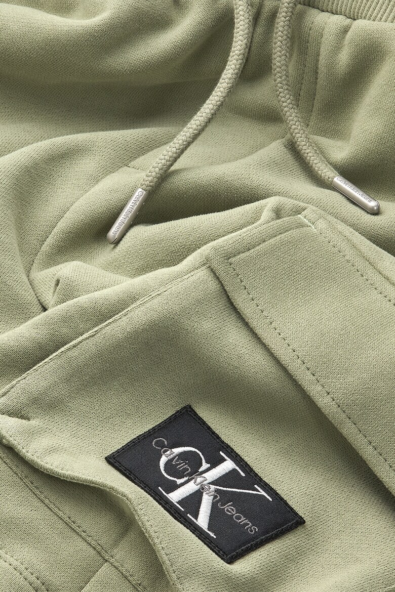 CALVIN KLEIN Памучни бермуди с джоб с капаче - Pepit.bg