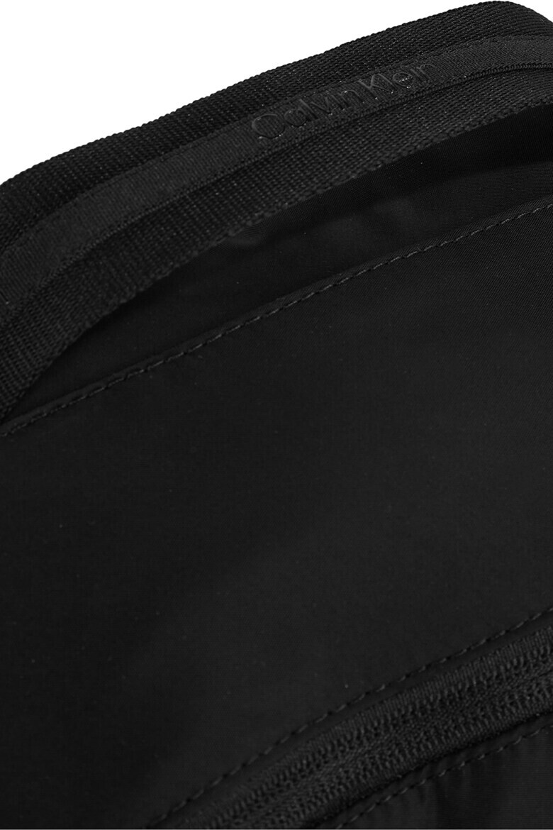 CALVIN KLEIN Раница с цип и джоб отпред - Pepit.bg