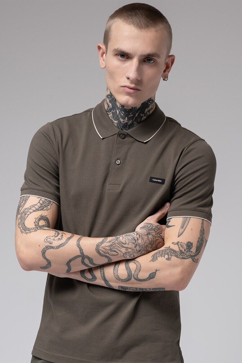 CALVIN KLEIN Слим тениска от пике с яка - Pepit.bg