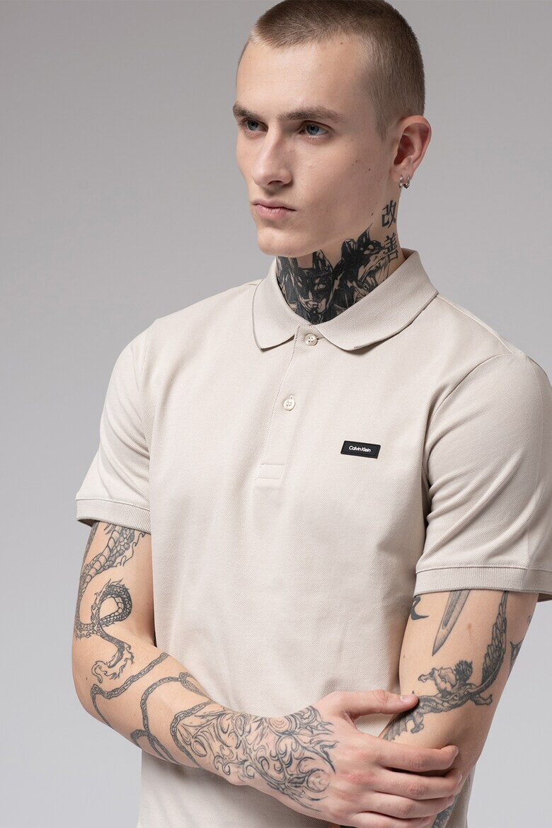 CALVIN KLEIN Слим тениска от пике с яка - Pepit.bg