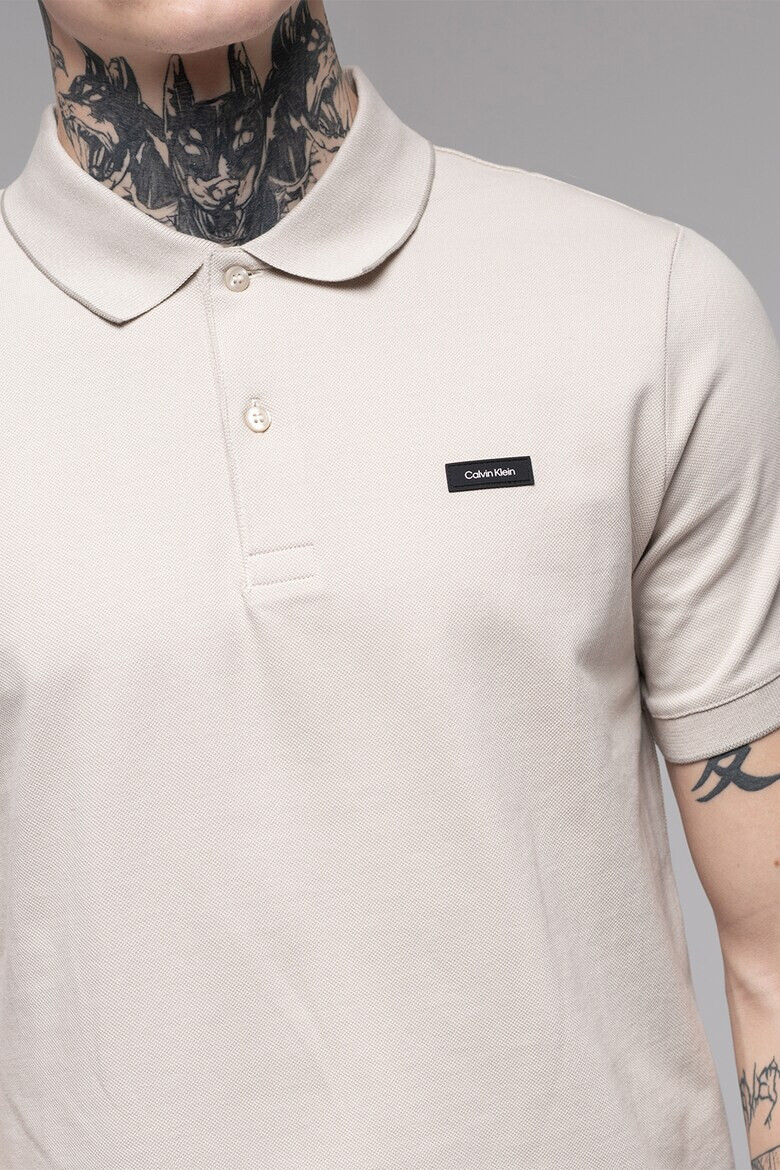 CALVIN KLEIN Слим тениска от пике с яка - Pepit.bg