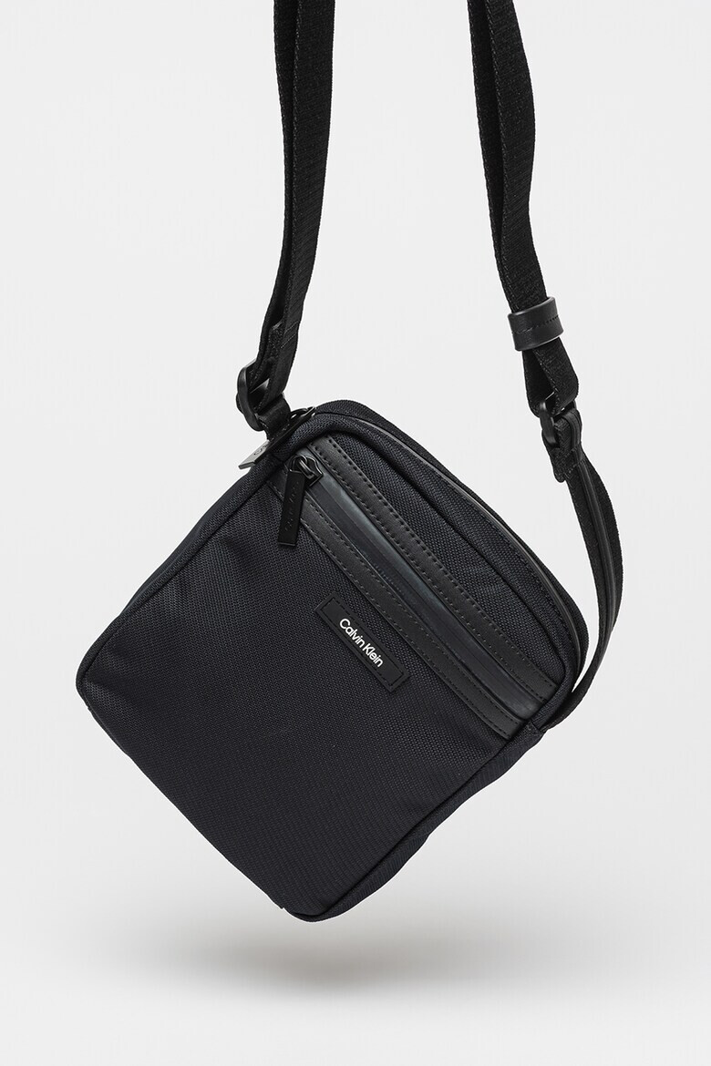 CALVIN KLEIN Текстилна чанта през рамо Essential - Pepit.bg