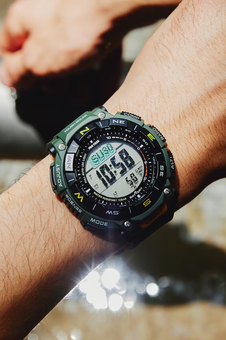 Casio Часовник с каишка от смола - Pepit.bg