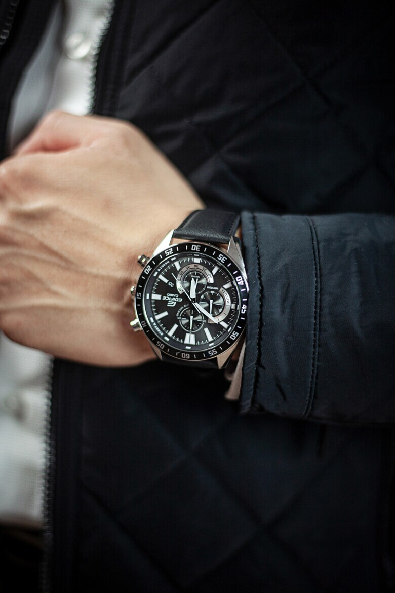 Casio Часовник с хронометър и кожена каишка - Pepit.bg