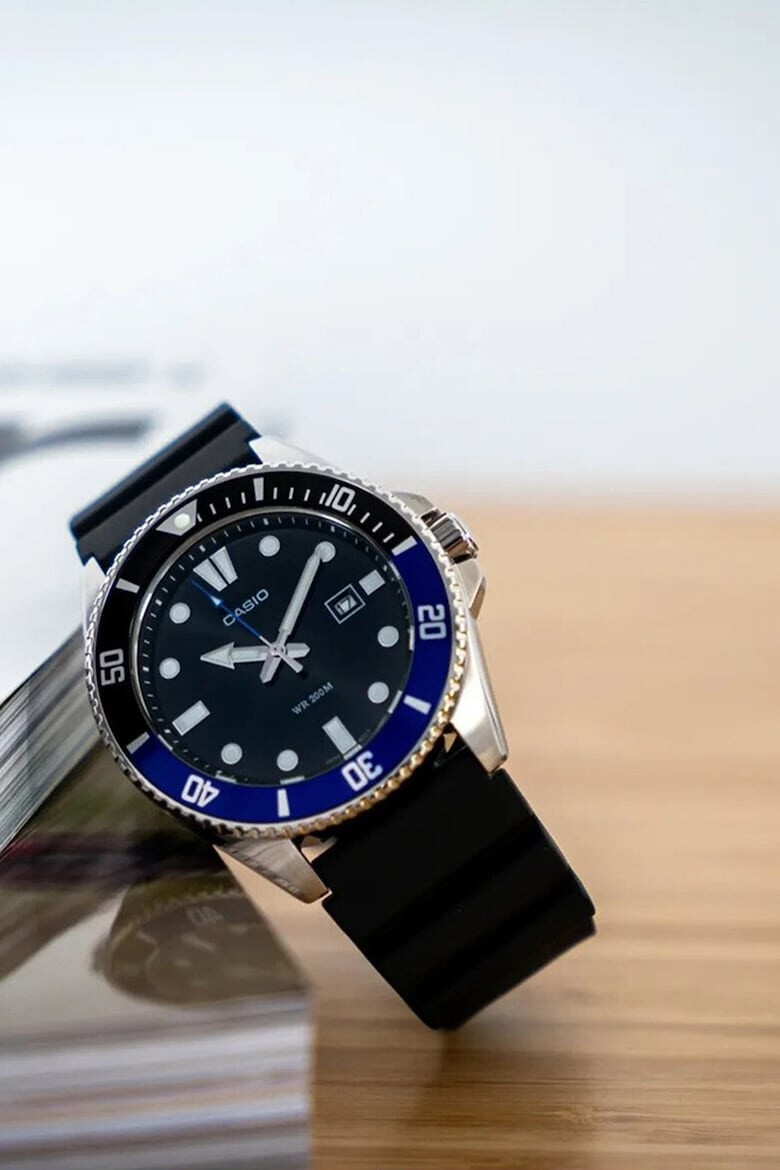 Casio Часовник с пластмасова каишка - Pepit.bg