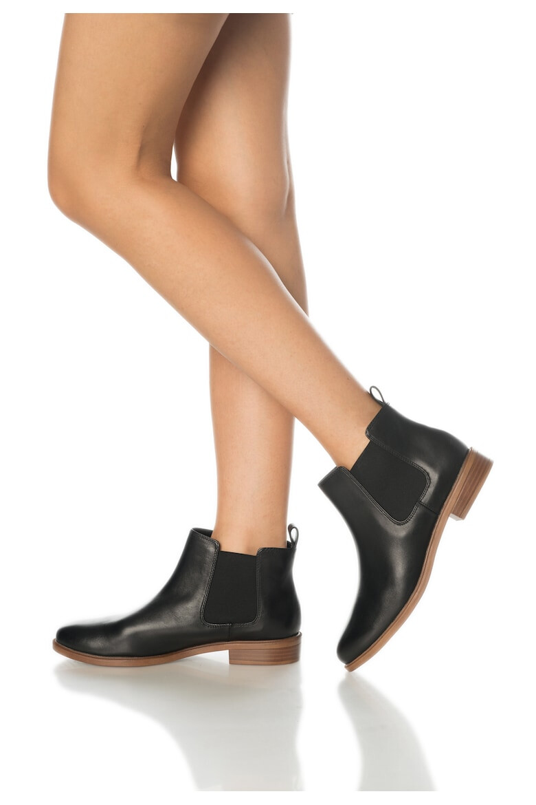 Clarks Черни боти тип Chelsea - Pepit.bg