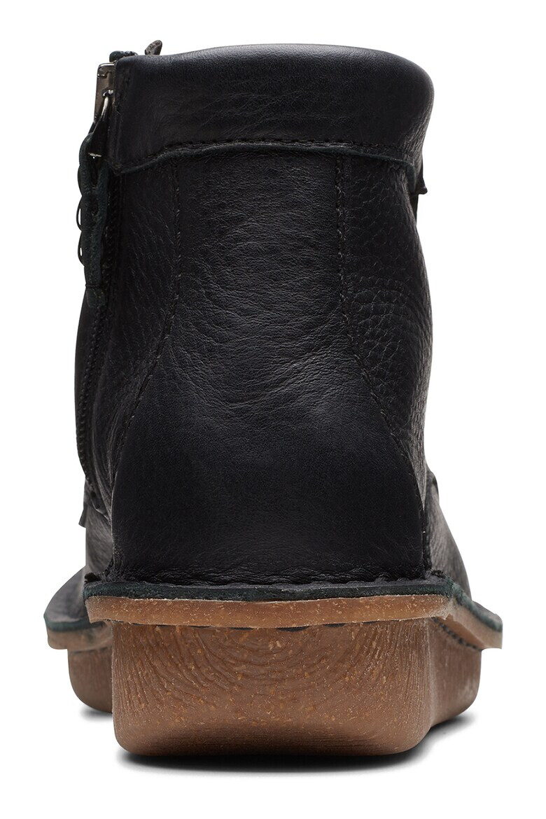 Clarks Боти Funny Cedar от набук - Pepit.bg