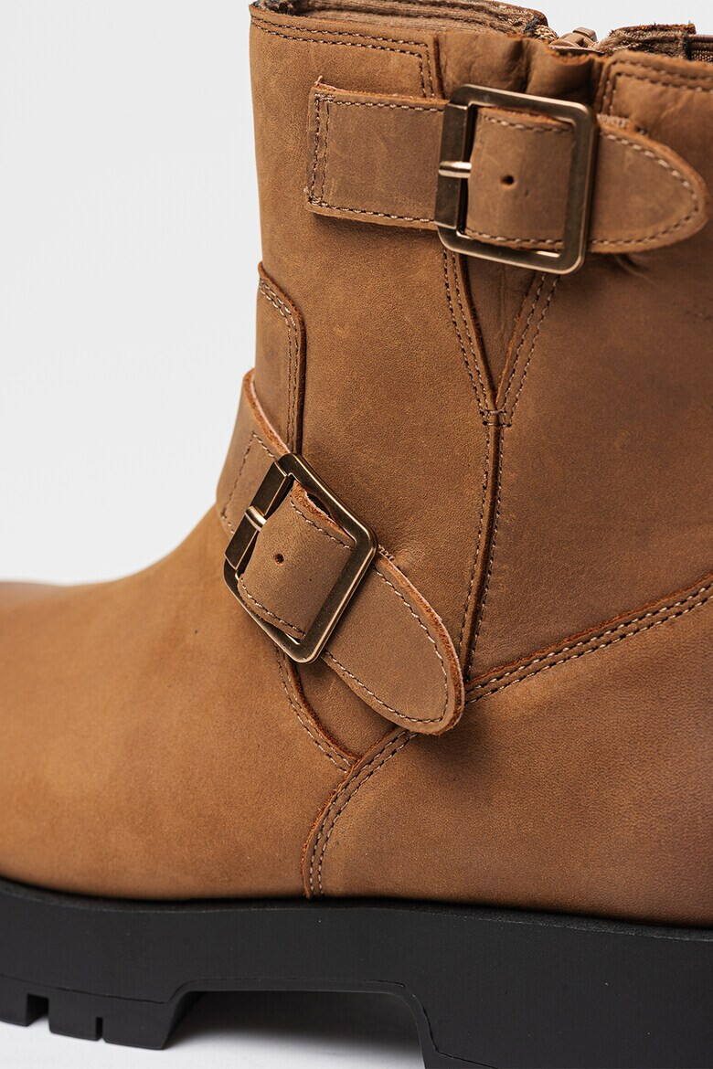 Clarks Кожени боти Ledwick Haley - Pepit.bg