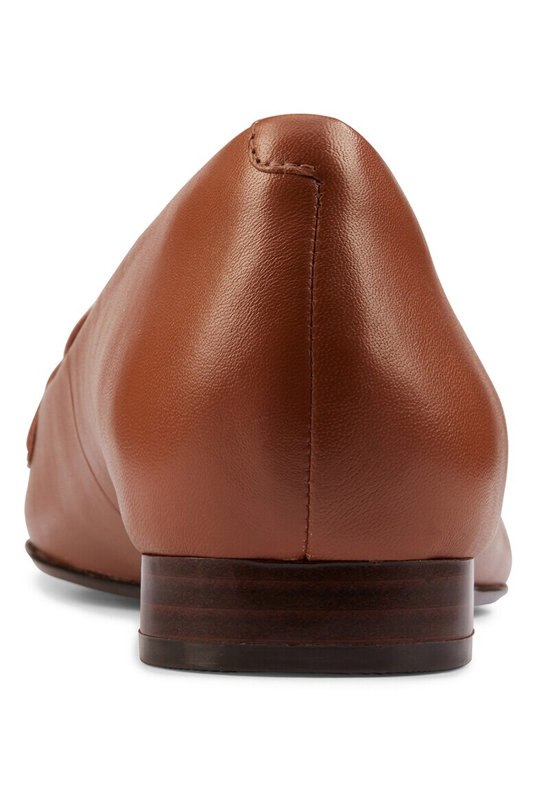 Clarks Кожени мокасини Laina с остър връх - Pepit.bg