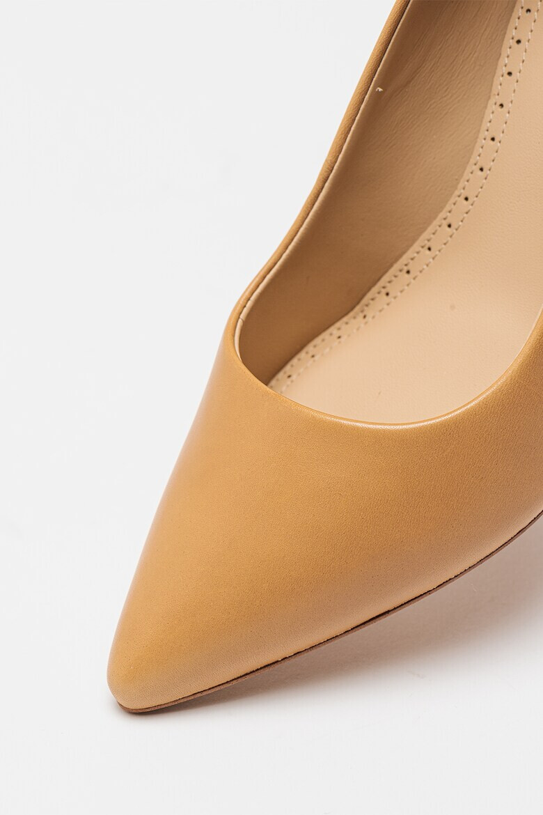 Clarks Кожени обувки Violette55 с остър връх - Pepit.bg