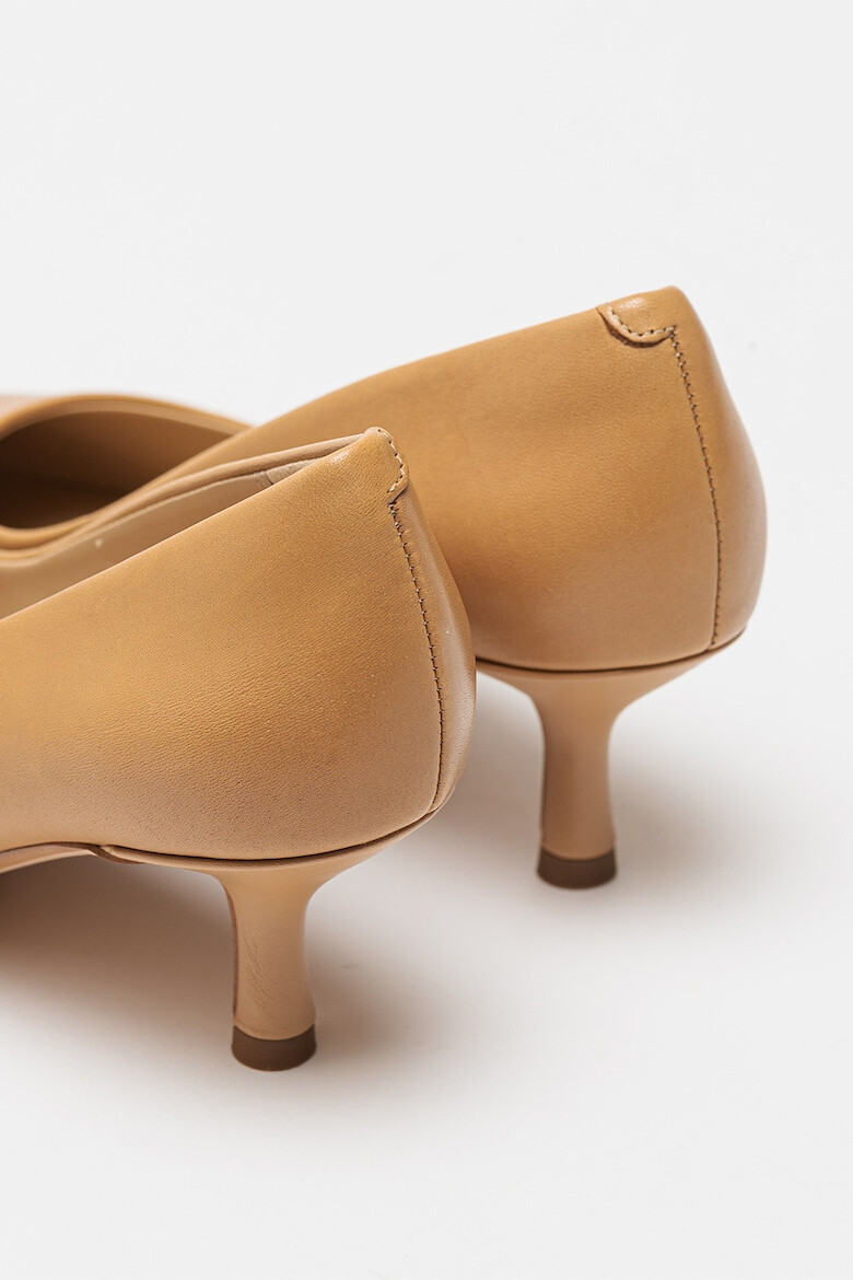 Clarks Кожени обувки Violette55 с остър връх - Pepit.bg