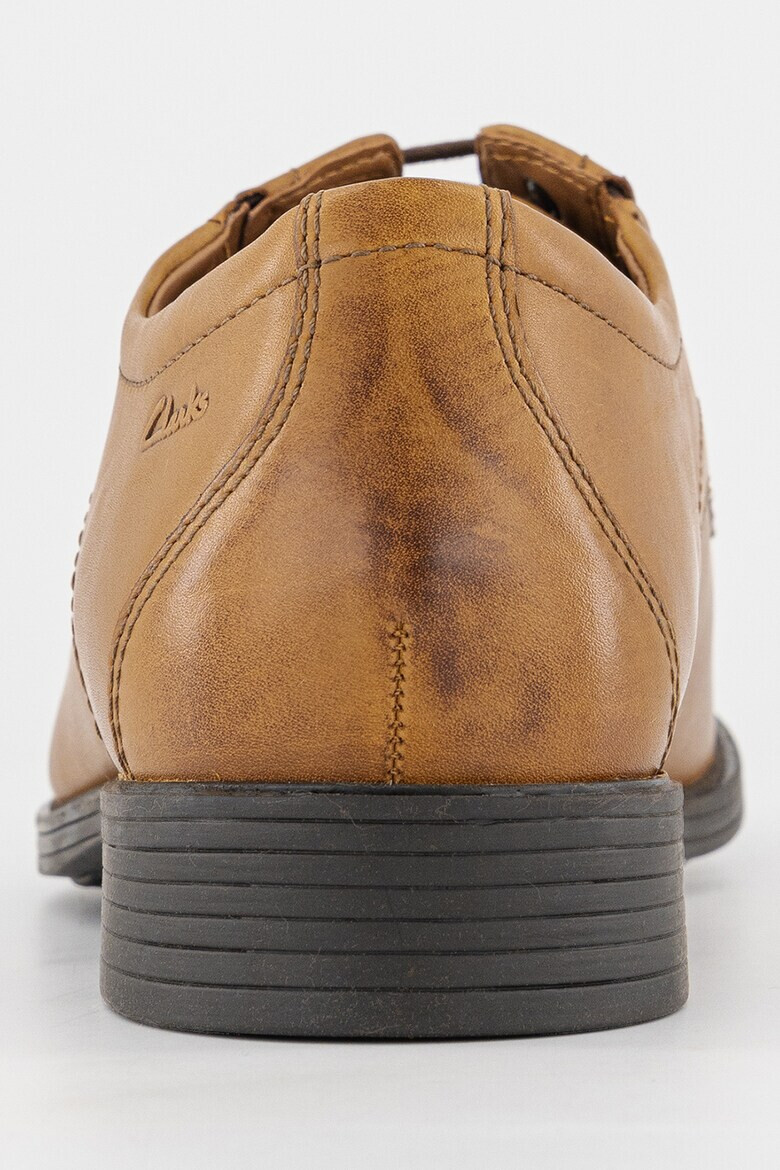 Clarks Кожени обувки Whiddon Brogue - Карамел - Pepit.bg