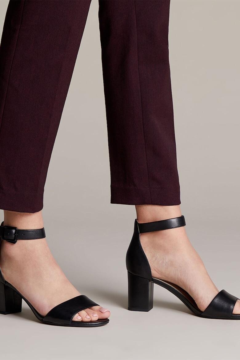 Clarks Кожени сандали Deva Mae с каишка на глезена || - Pepit.bg