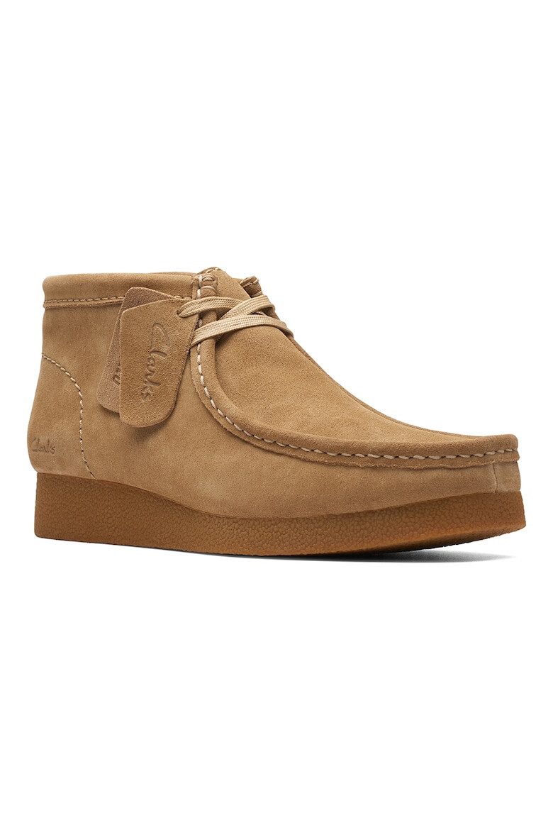 Clarks Велурени боти Wallabees с връзки - Карамел - Pepit.bg