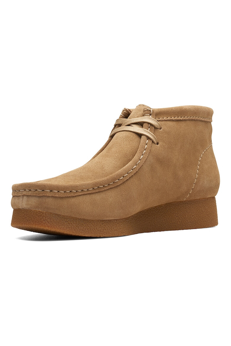 Clarks Велурени боти Wallabees с връзки - Карамел - Pepit.bg