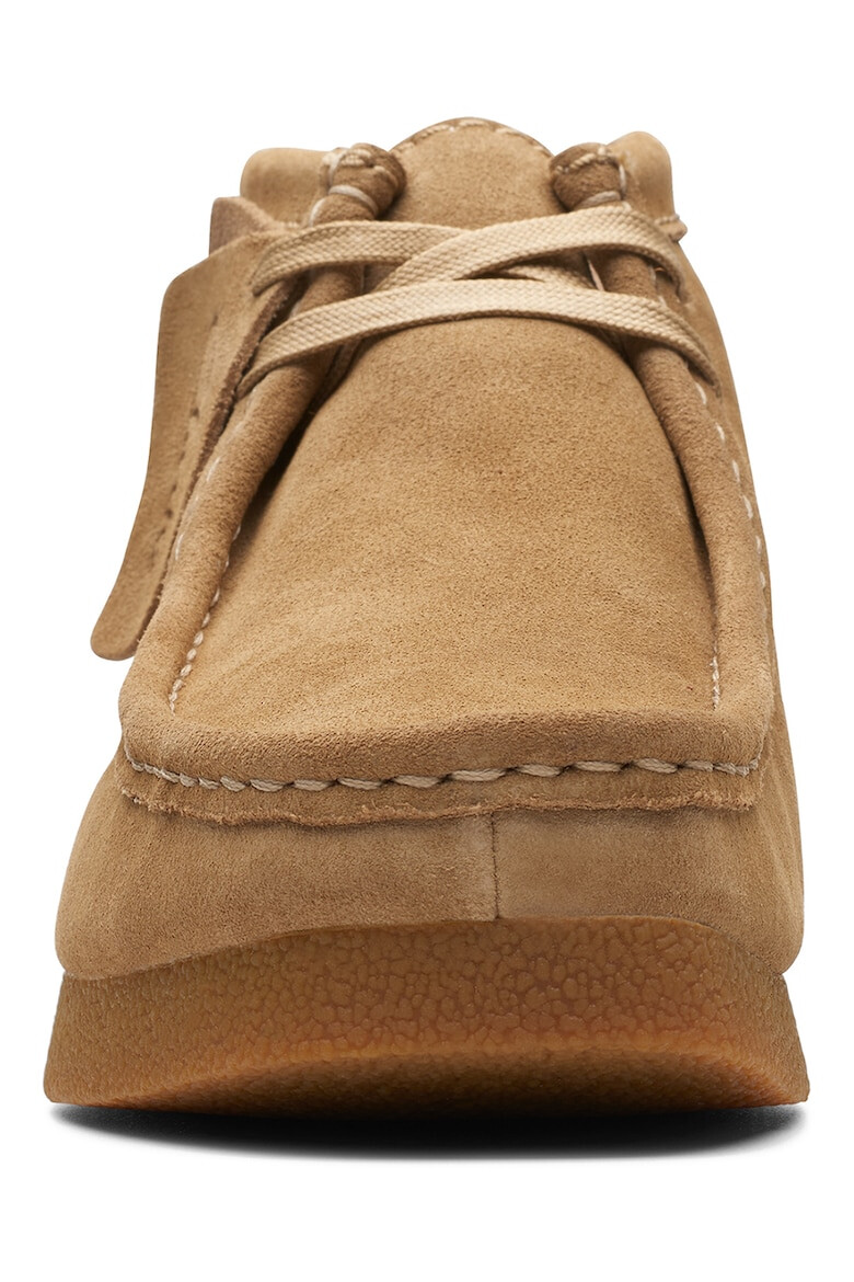 Clarks Велурени боти Wallabees с връзки - Карамел - Pepit.bg