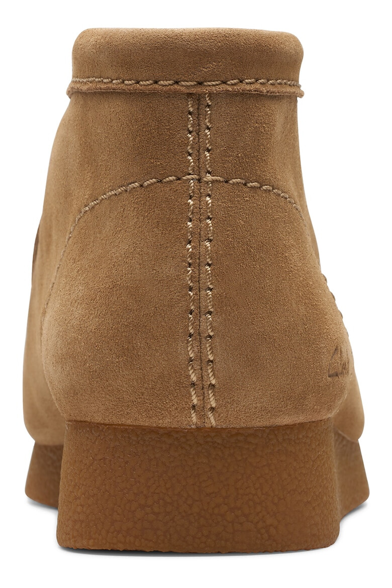 Clarks Велурени боти Wallabees с връзки - Карамел - Pepit.bg