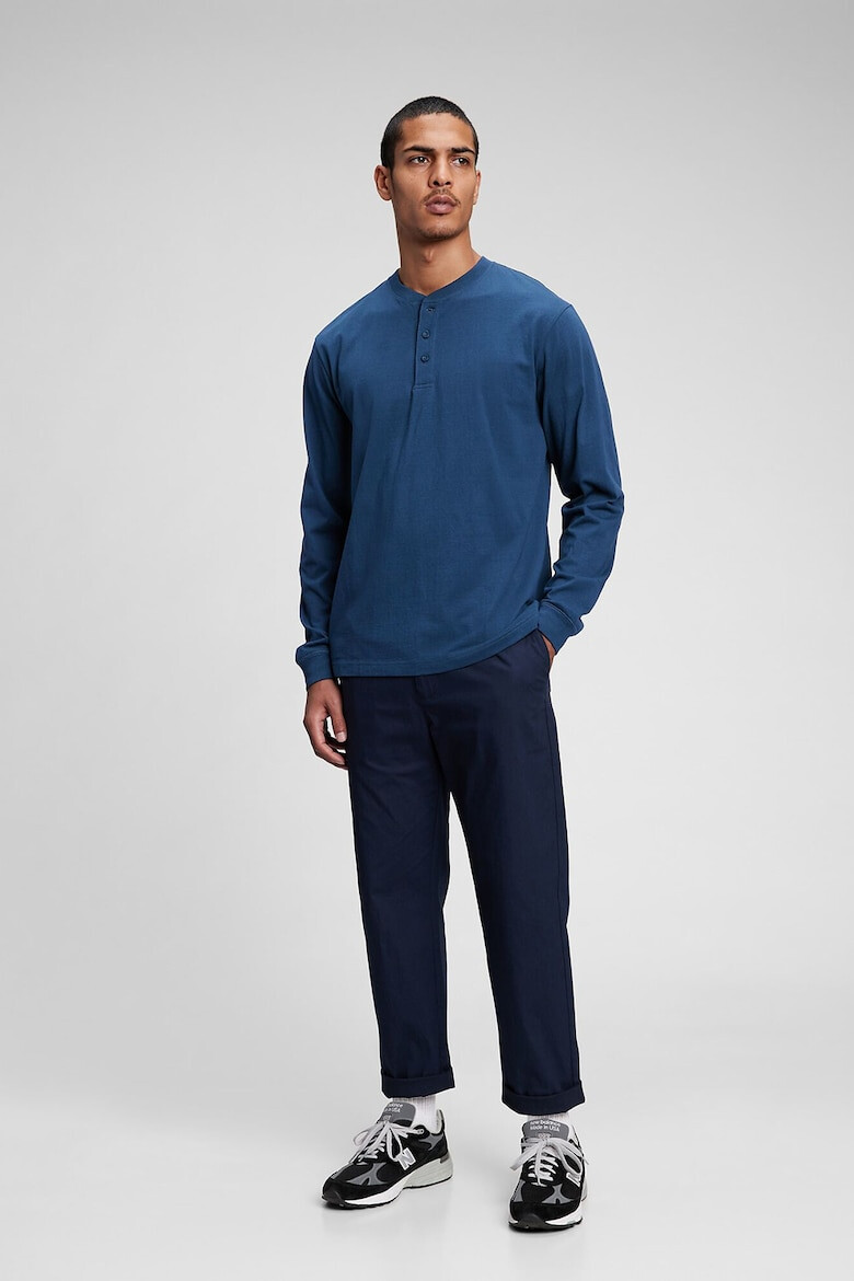 GAP Памучна блуза с деколте Henley - Pepit.bg