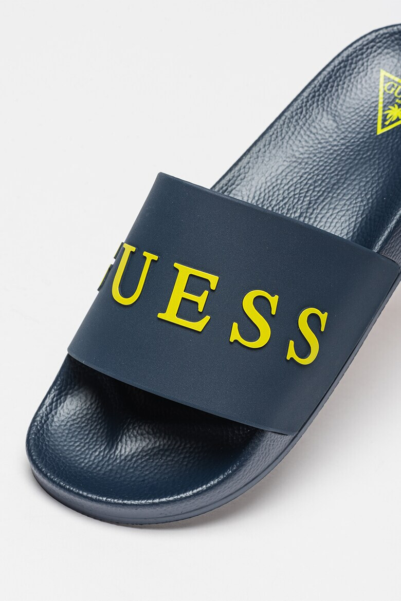 GUESS Чехли с лого - Pepit.bg