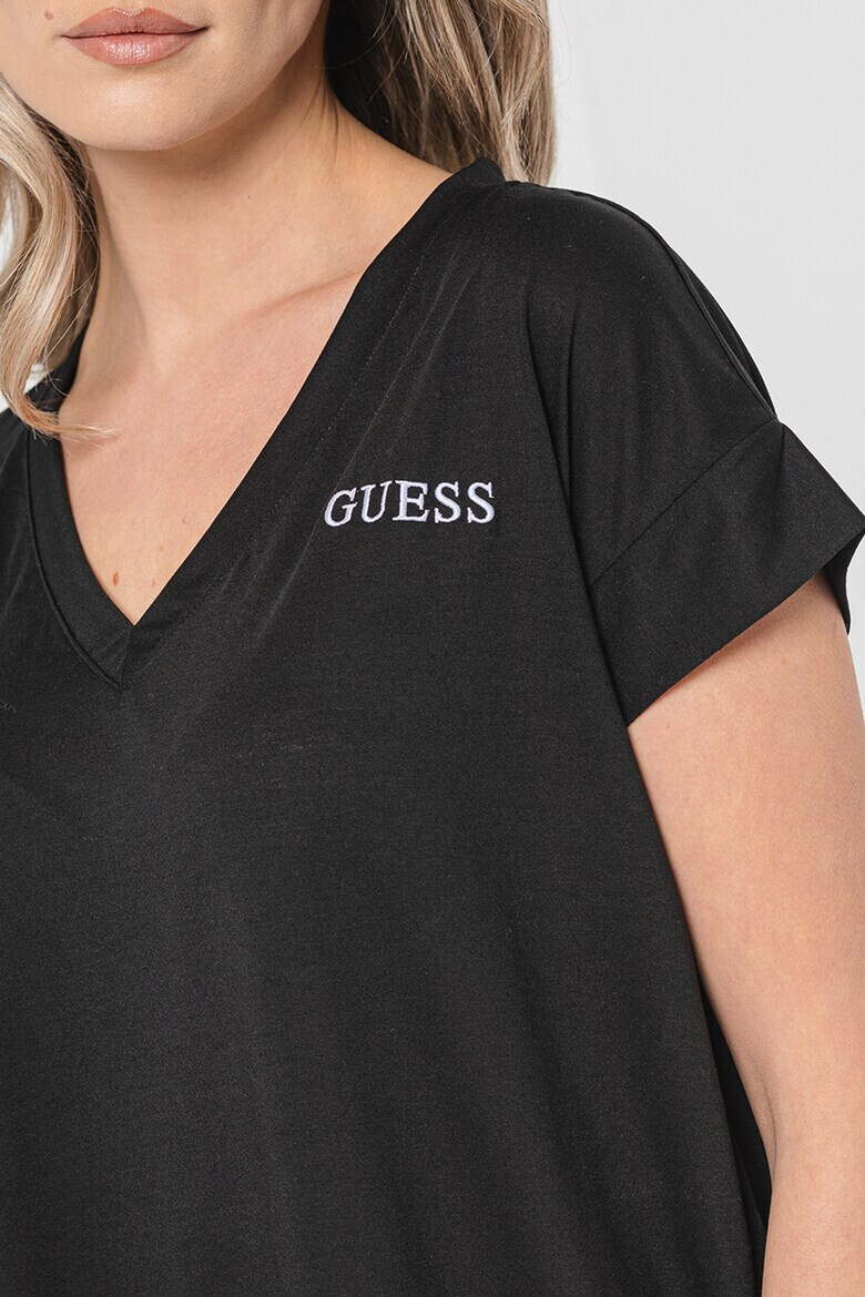 GUESS Фитнес тениска с шпиц - Pepit.bg