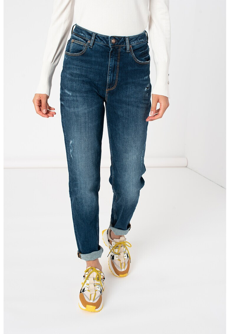 GUESS JEANS Дънки Mom с протрити зони - Pepit.bg