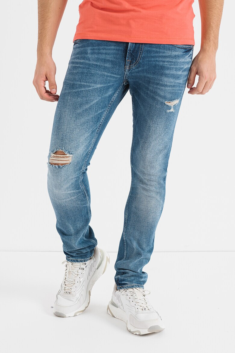 GUESS JEANS Дънки Miami по тялото със захабен ефект - Pepit.bg