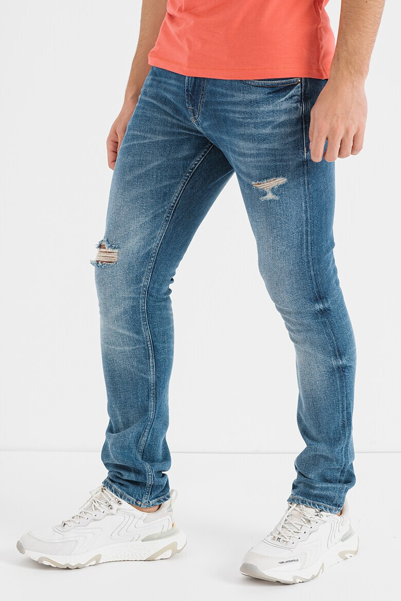 GUESS JEANS Дънки Miami по тялото със захабен ефект - Pepit.bg