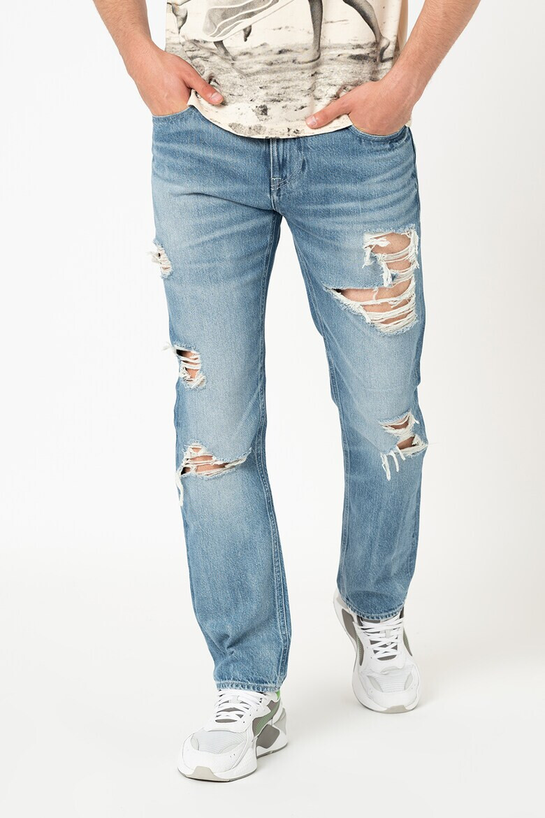 GUESS JEANS Дънки с ниска талия и захабен ефект - Pepit.bg