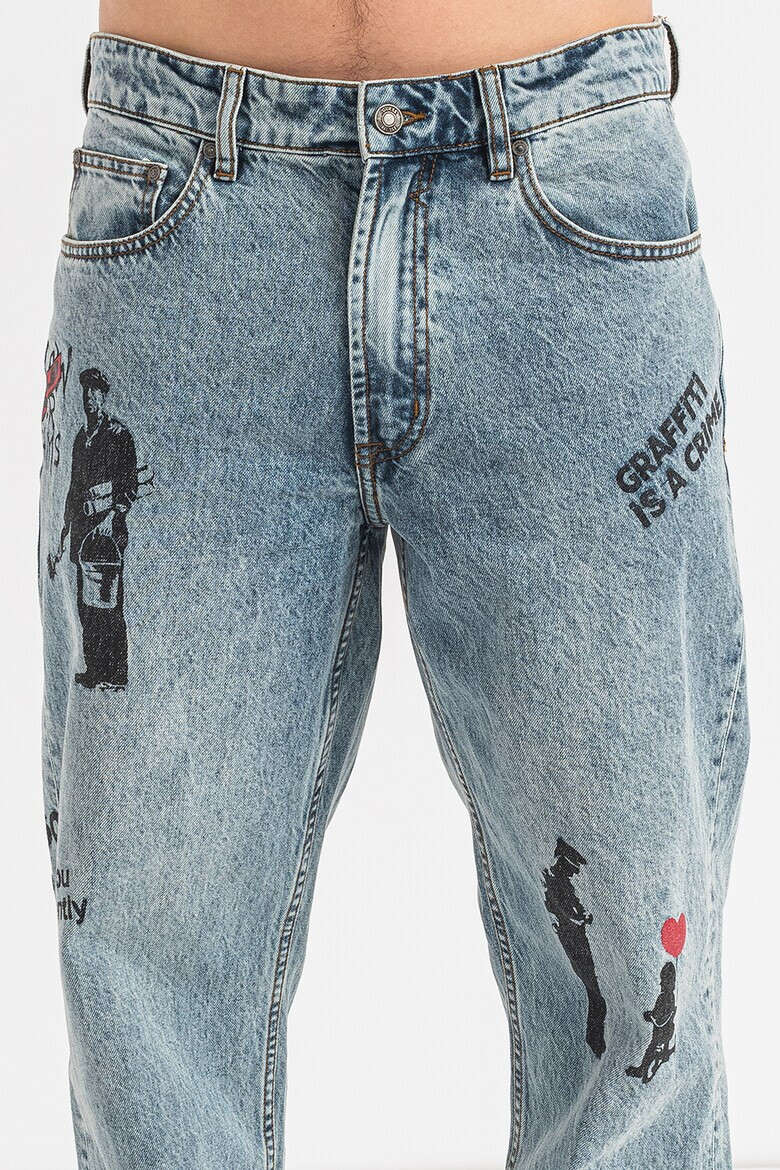 GUESS JEANS Дънки със свободна кройка и щампа - Pepit.bg