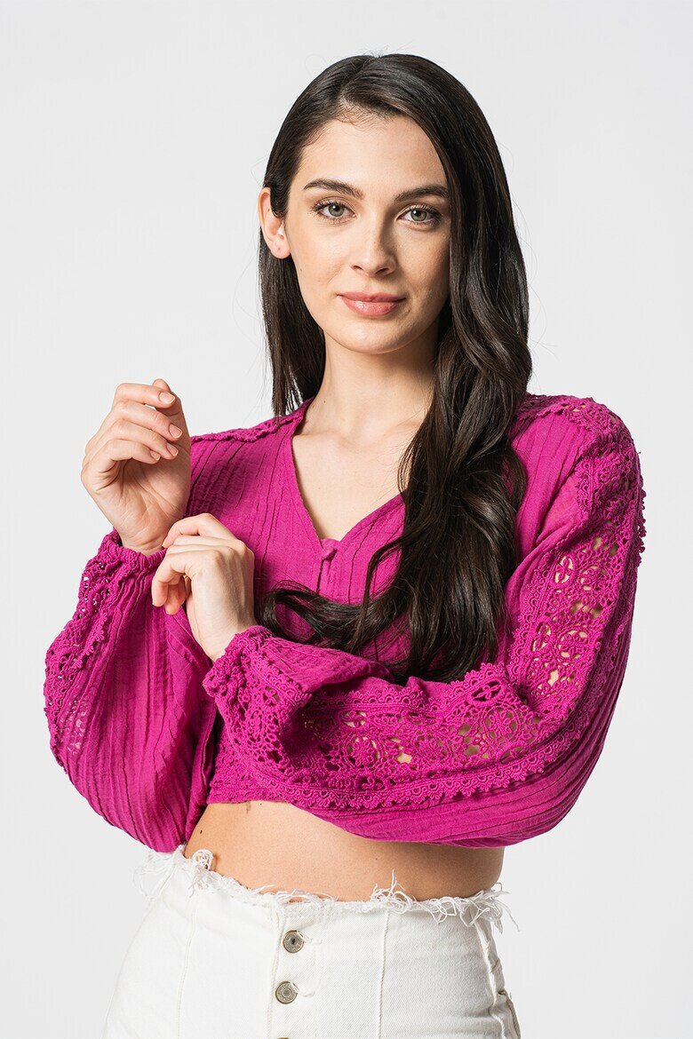 GUESS JEANS Къса блуза с дантела - Pepit.bg