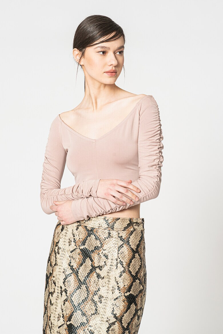 GUESS JEANS Къса блуза с шпиц - Pepit.bg