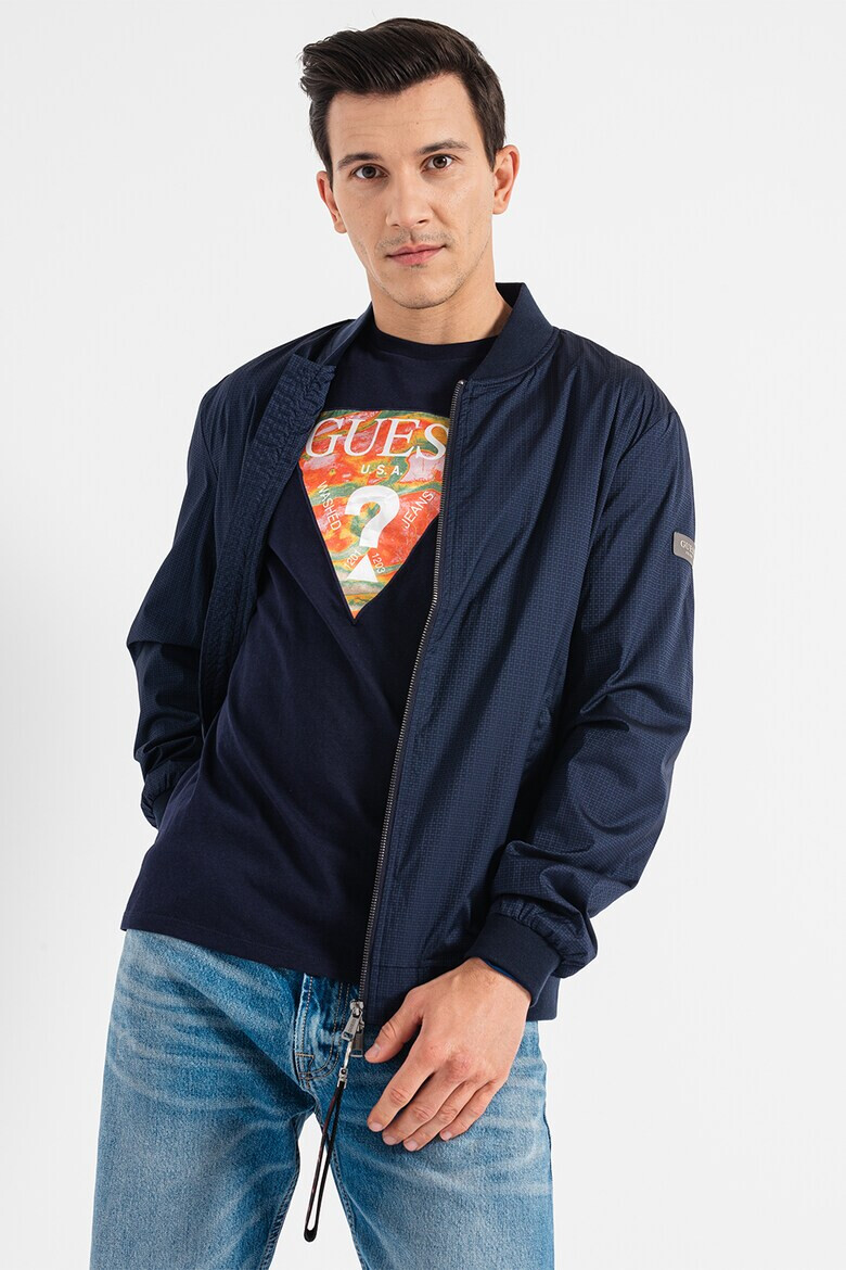GUESS JEANS Непромокаемо бомбър яке с релеф - Pepit.bg