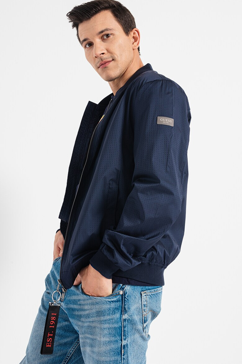 GUESS JEANS Непромокаемо бомбър яке с релеф - Pepit.bg