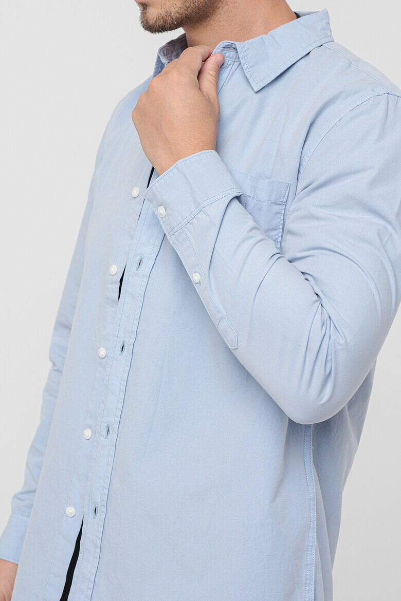 GUESS JEANS Памучна слим риза - Светлосин - Pepit.bg