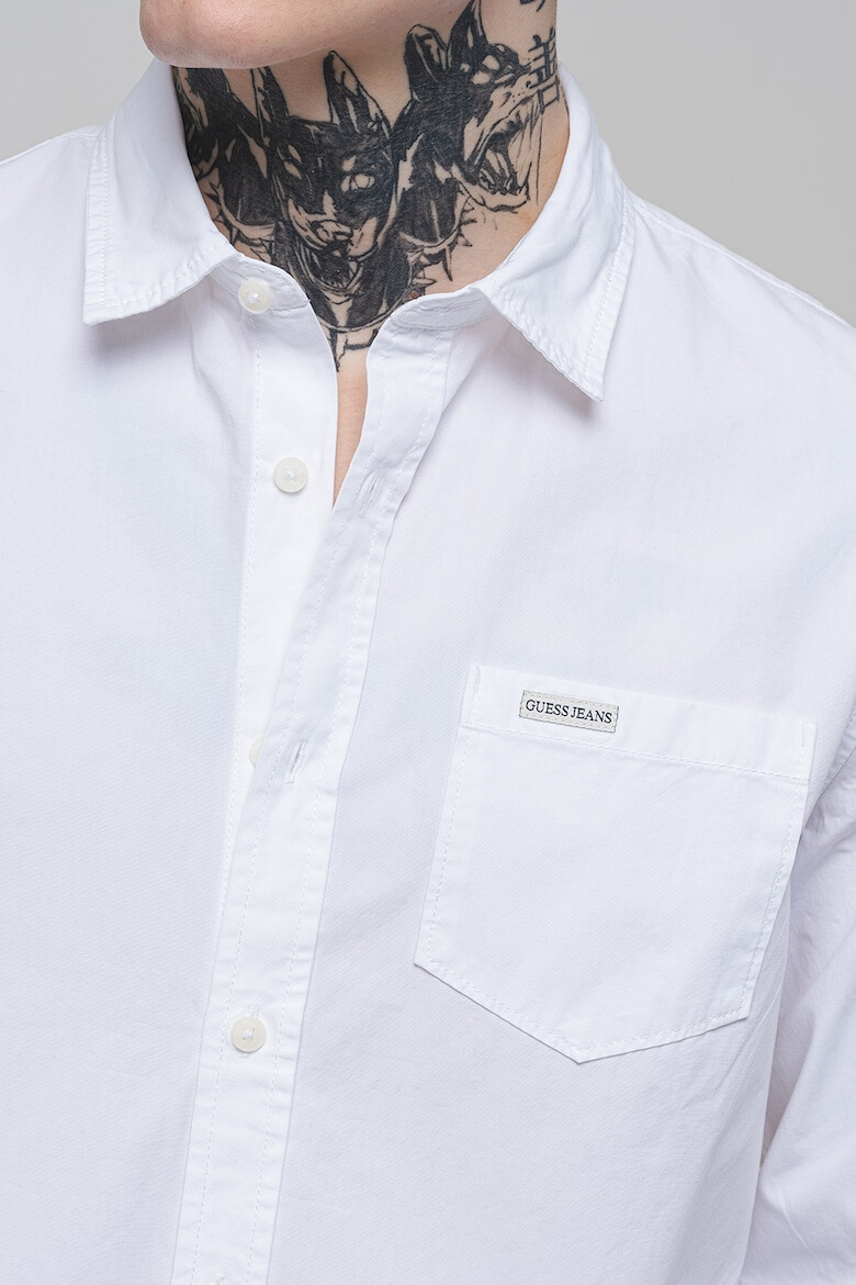GUESS JEANS Памучна слим риза - Бял - Pepit.bg