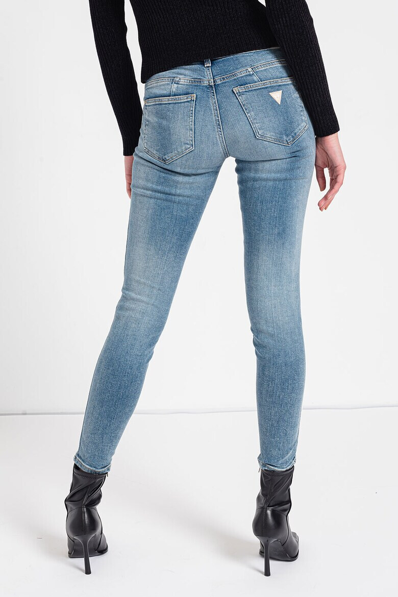 GUESS JEANS Прилепнали дънки над глезена - Pepit.bg