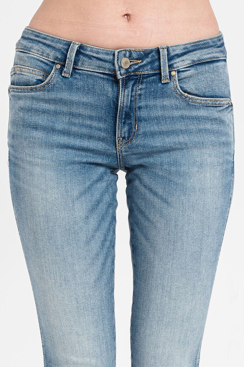GUESS JEANS Прилепнали дънки над глезена - Pepit.bg