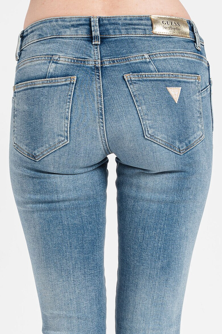 GUESS JEANS Прилепнали дънки над глезена - Pepit.bg