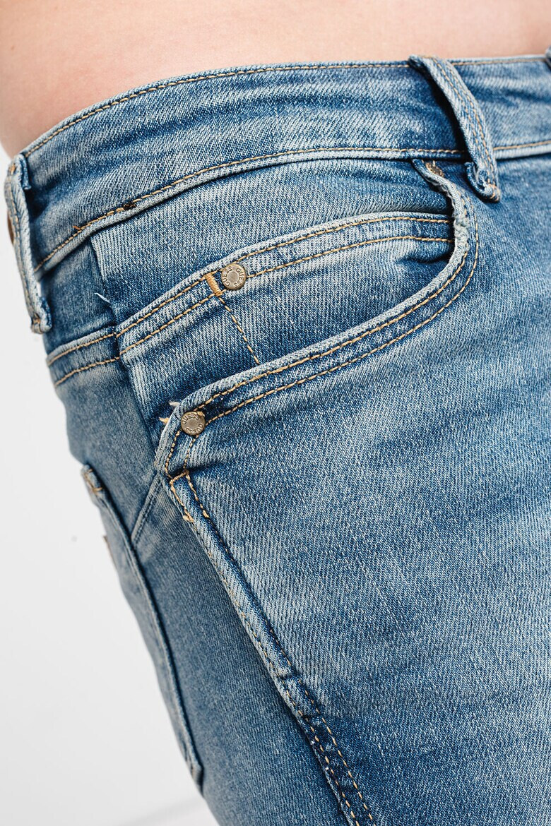 GUESS JEANS Прилепнали дънки над глезена - Pepit.bg