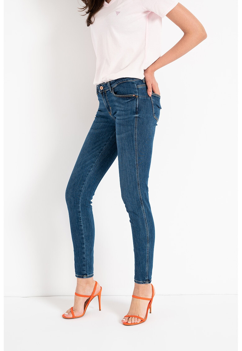 GUESS JEANS Прилепнали дънки с джобове - Pepit.bg