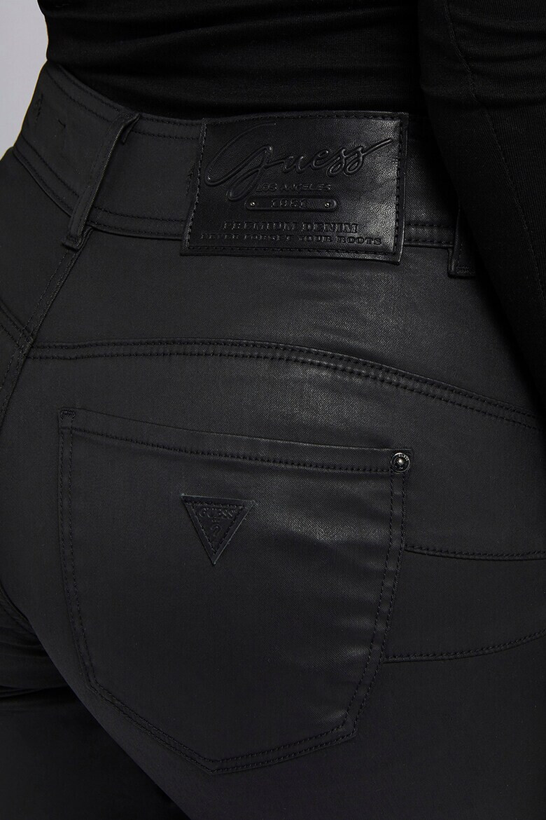 GUESS JEANS Прилепнали дънки с импрегниран дизайн - Pepit.bg