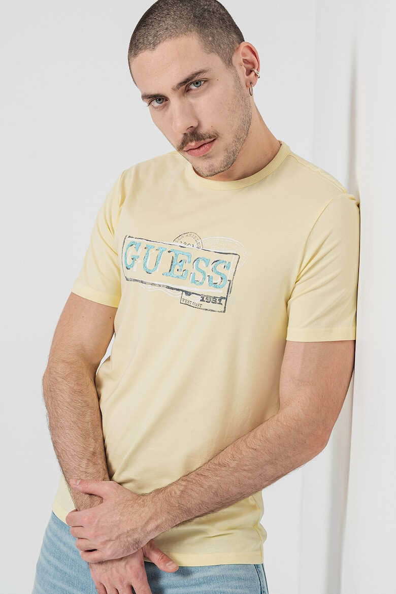GUESS JEANS Слим тениска с лого - Pepit.bg