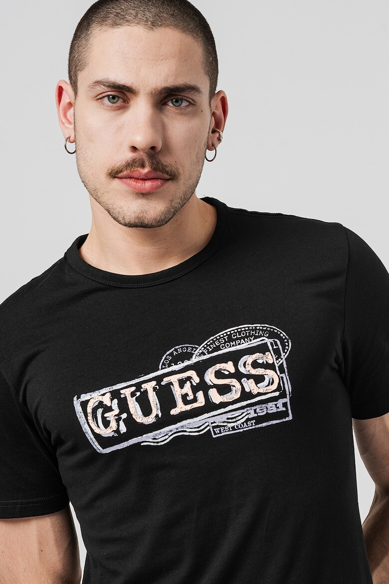 GUESS JEANS Слим тениска с лого - Pepit.bg