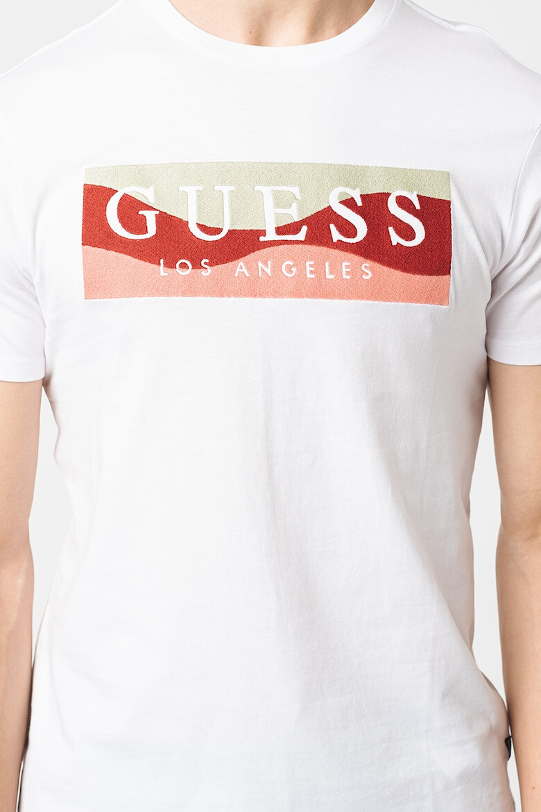 GUESS JEANS Вталена тениска от памук - Pepit.bg