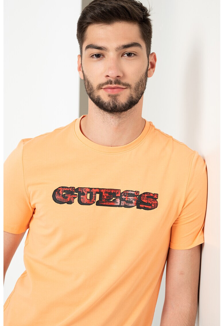 GUESS JEANS Вталена тениска с лого - Pepit.bg