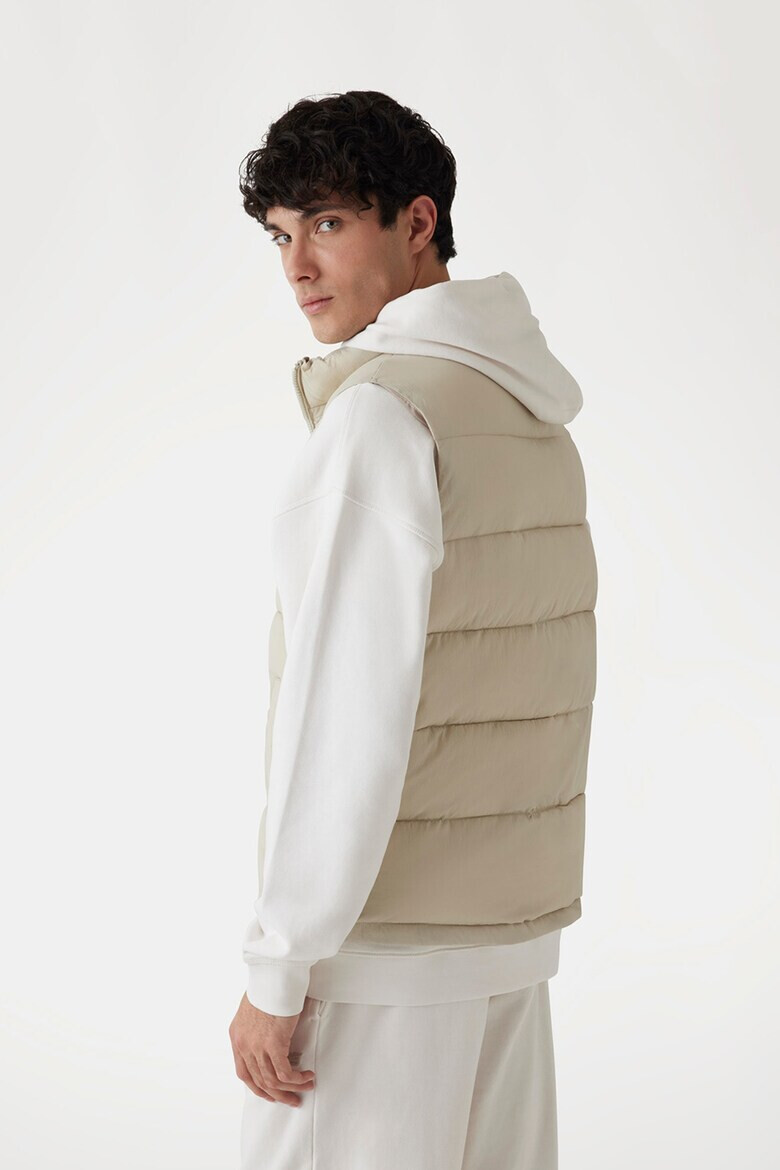 GUESS Капитониран фитнес елек - Pepit.bg